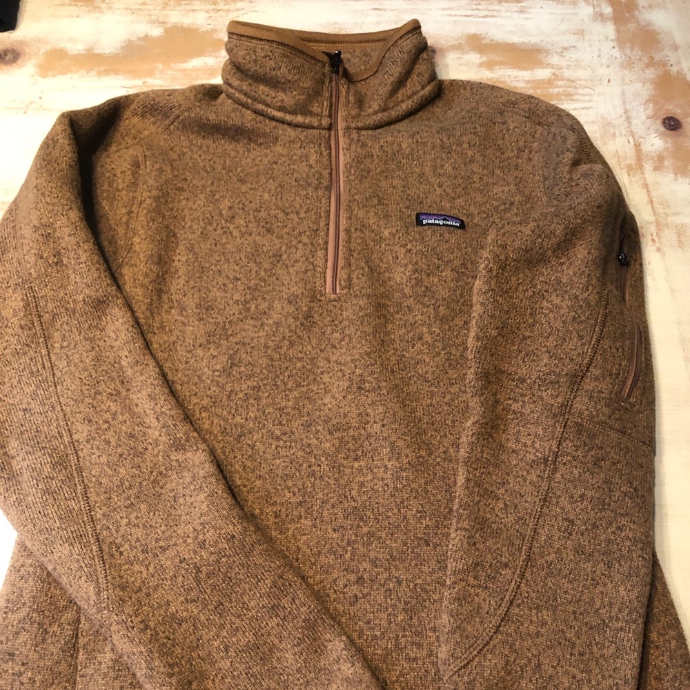 Women’s Patagonia size small half zip pullover.